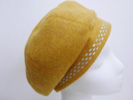 Miodowy beret na pasku do 58 cm regulowany