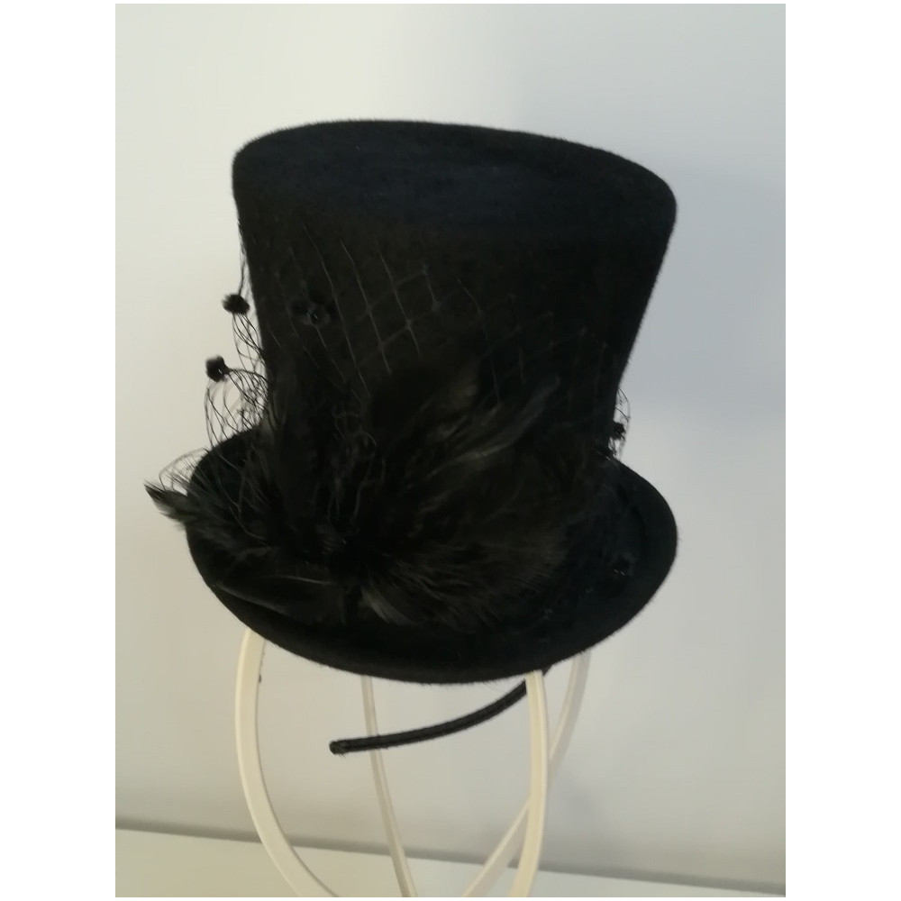 Czarny cylinderek fascynator na przepasce