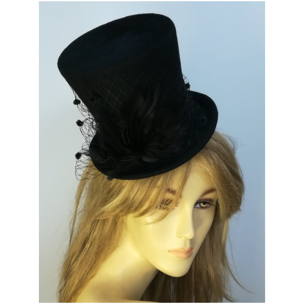 Czarny cylinderek fascynator na przepasce
