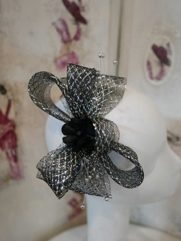Czarno srebrny stroik z krynoliny do włosów sukni kapelusza