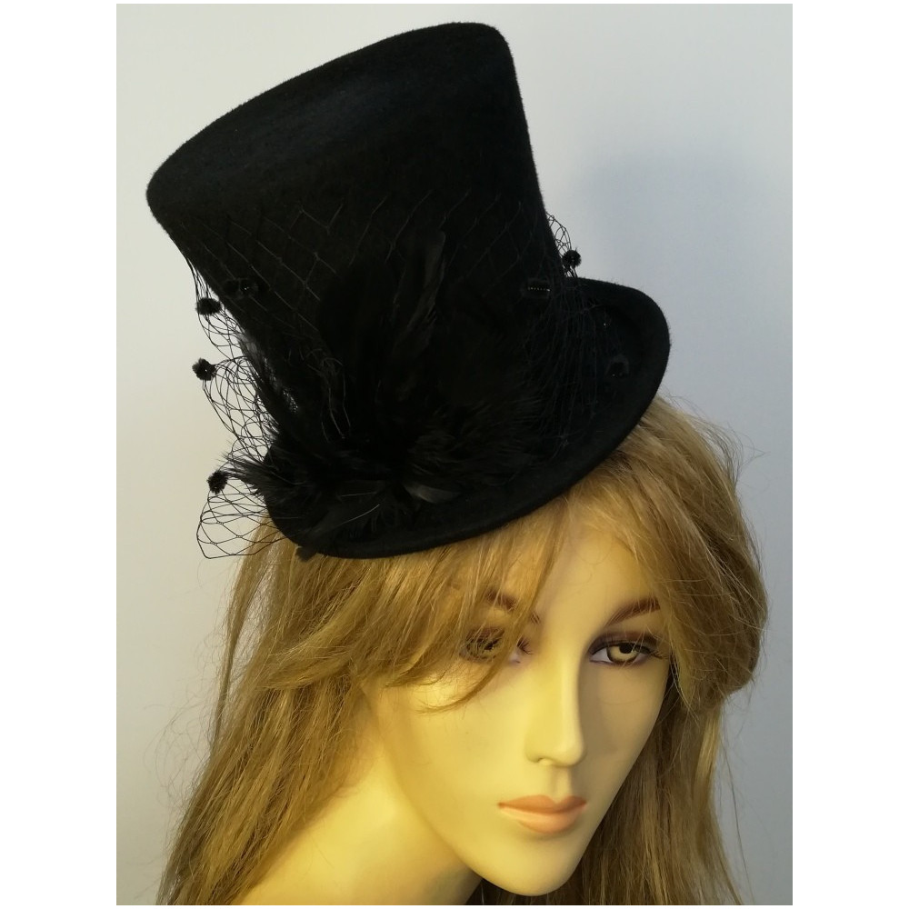Czarny cylinderek fascynator na przepasce
