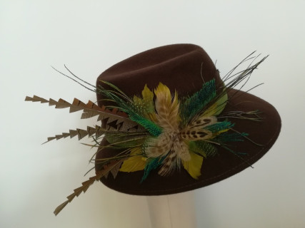 Brązowy kapelusz filcowy  płytki r. uniwersalny