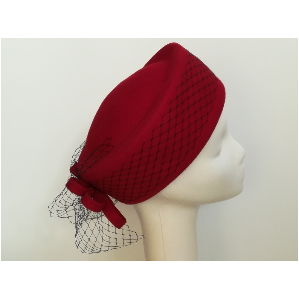 Jacqueline- czerwony toczek filcowy 56-58 cm