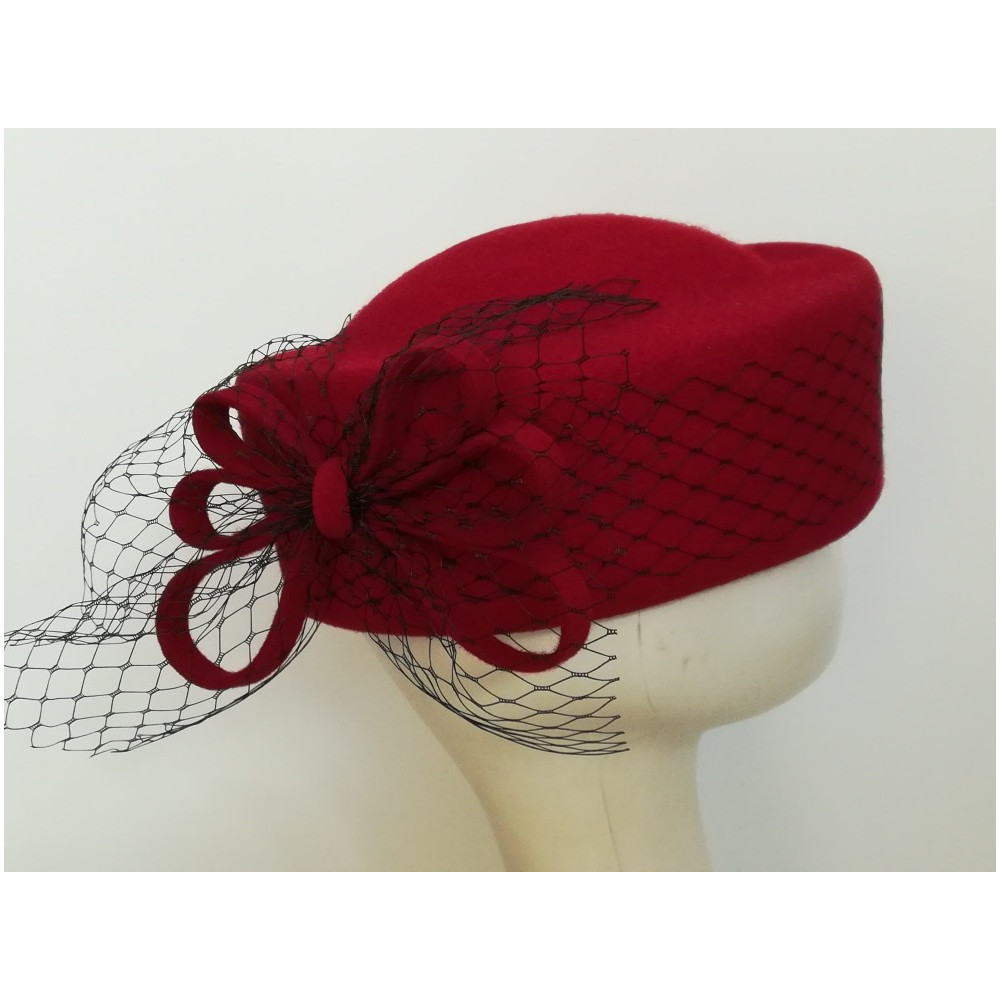 Jacqueline- czerwony toczek filcowy 56-58 cm