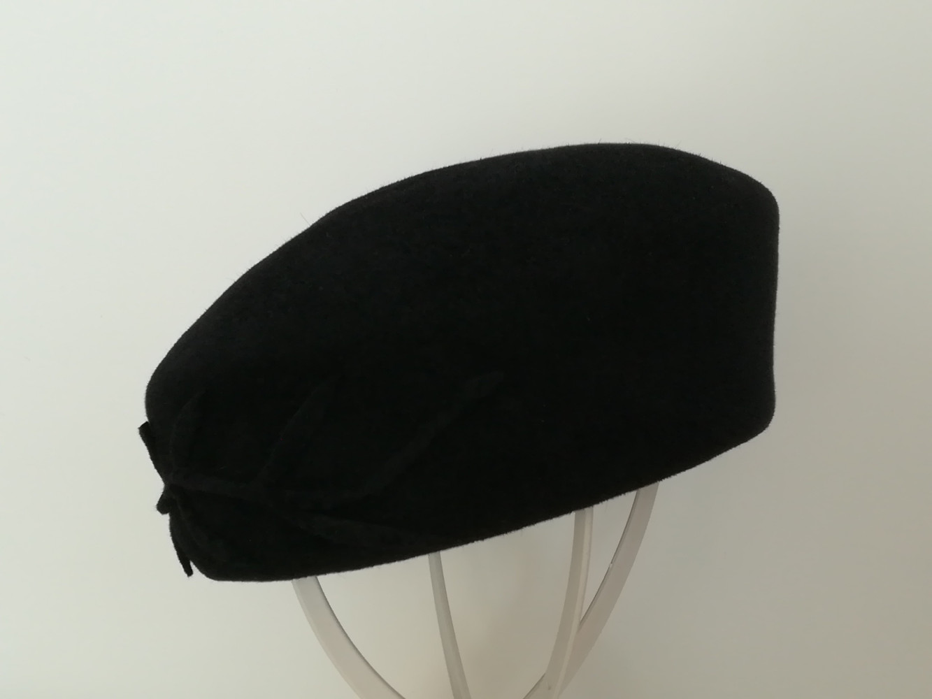 Czarny beret pilśń welurowa 56-59 cm