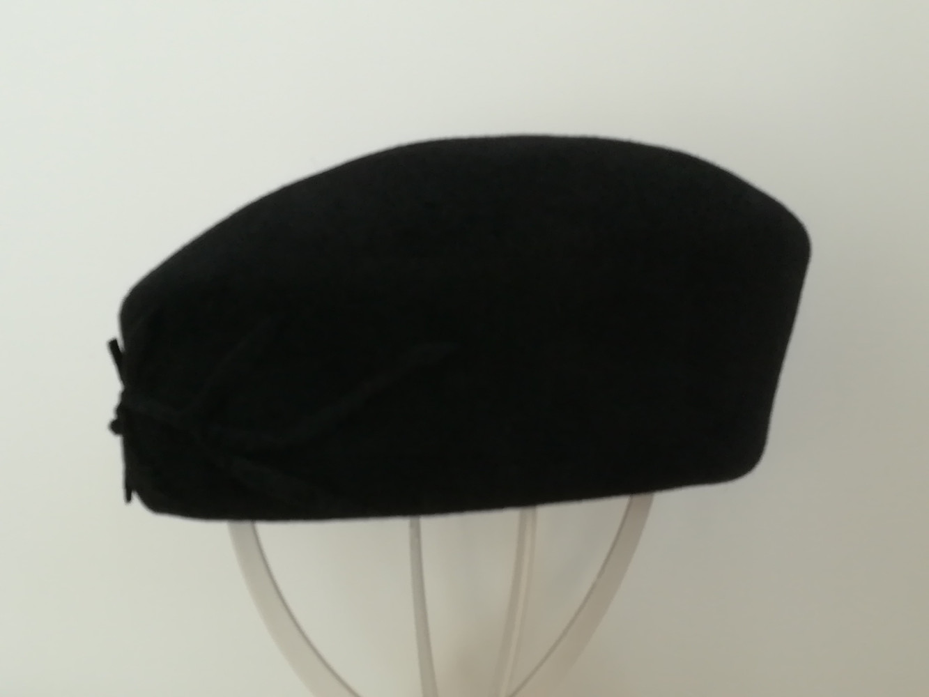 Czarny beret pilśń welurowa 56-59 cm