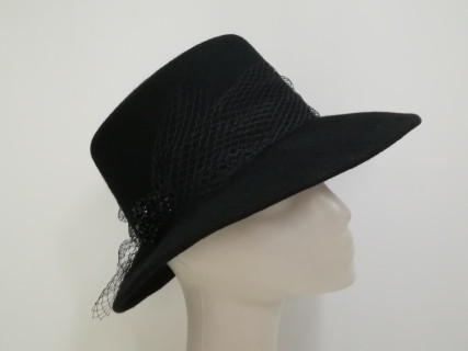 Czarny kapelusz filcowy z woalką 53-56 cm