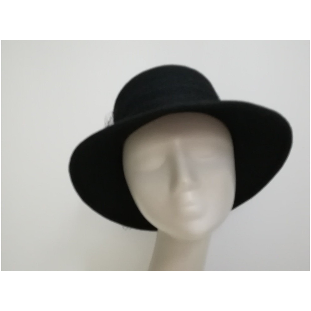 Czarny kapelusz filcowy z woalką 53-56 cm