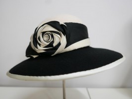 Cruella śmietankowo czarny kapelusz filcowy 53-56 cm