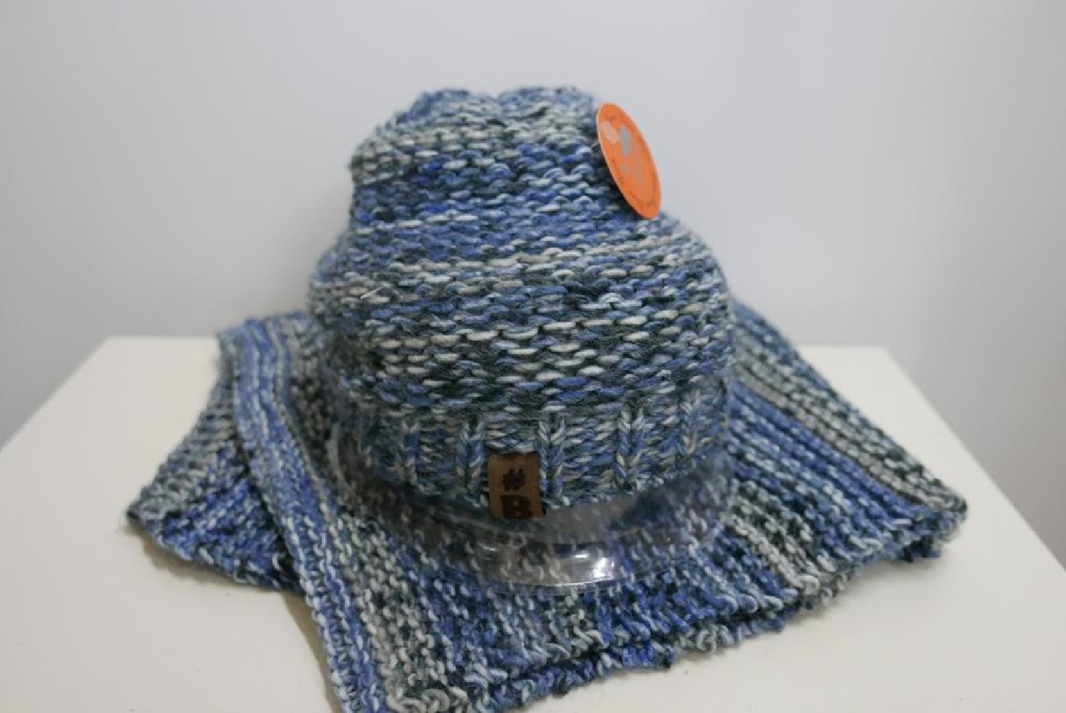 Niebieski komplet czapka i szal