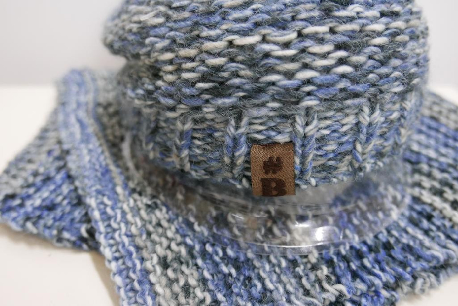 Niebieski komplet czapka i szal