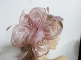 Różowy stroik do włosów , sukni, kapelusza