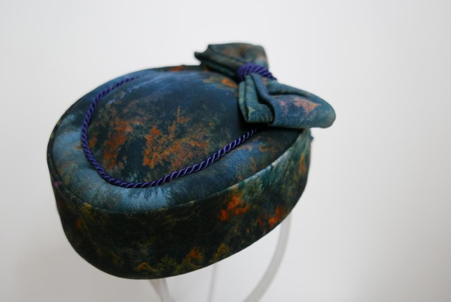 Las o zmierzchu toczek tkanina w leśnym wydaniu