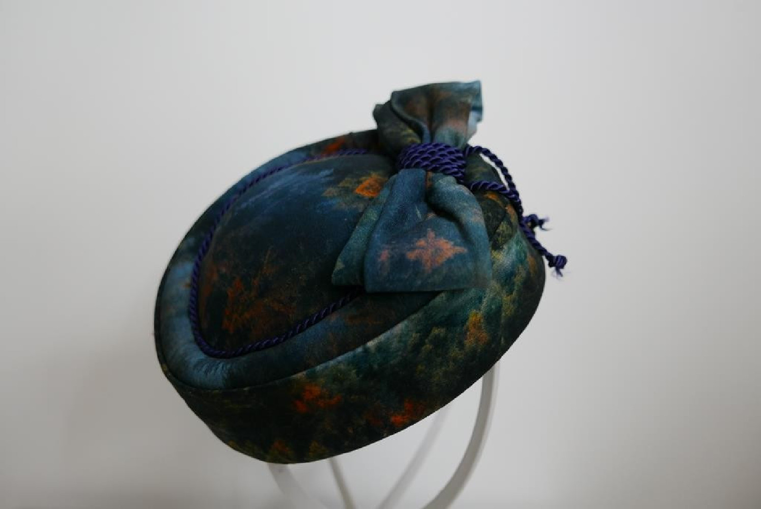 Las o zmierzchu toczek tkanina w leśnym wydaniu