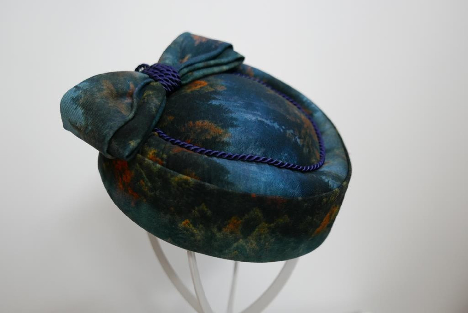 Las o zmierzchu toczek tkanina w leśnym wydaniu