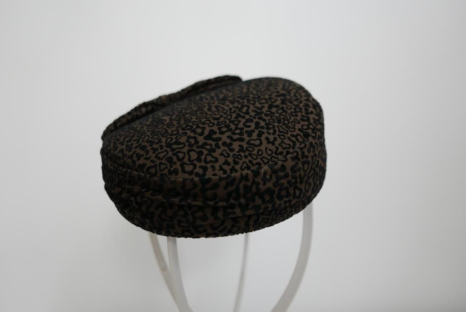 Dita - toczek brązowo czarna panterka- tkanina