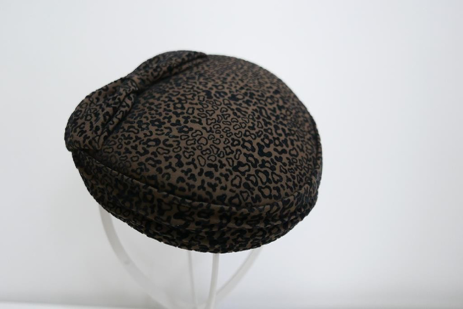 Dita - toczek brązowo czarna panterka- tkanina