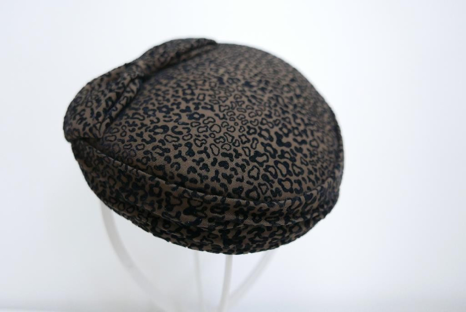 Dita - toczek brązowo czarna panterka- tkanina