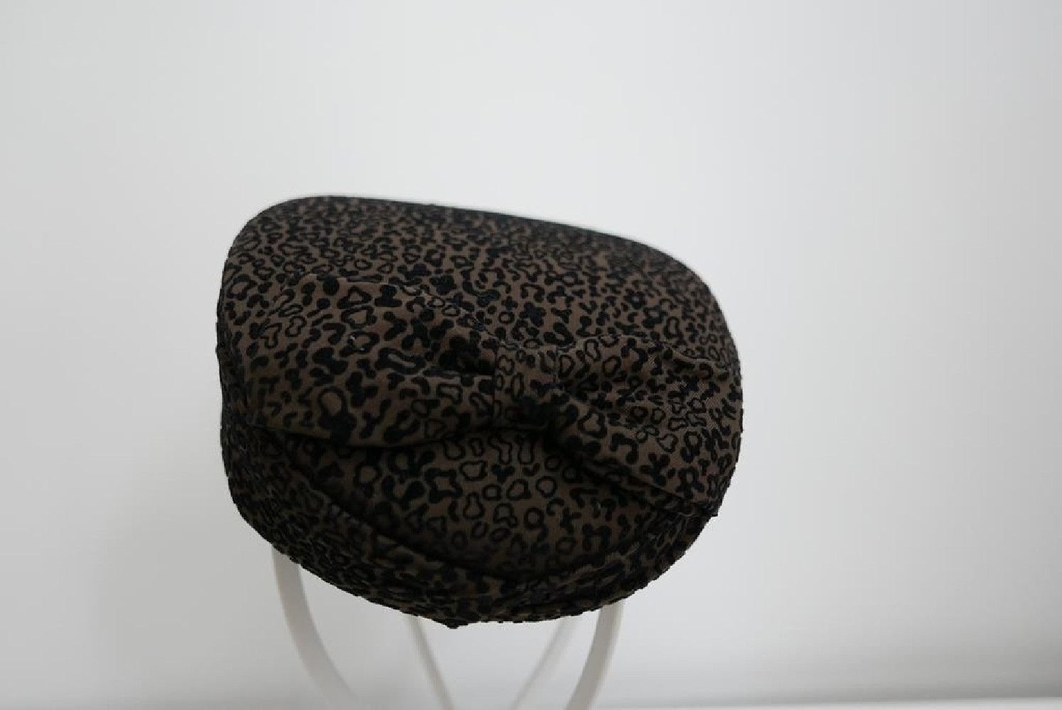 Dita - toczek brązowo czarna panterka- tkanina