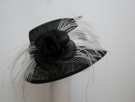 Czarny z bielą kapelusz z sinamay model retro regulowany do 58 cm