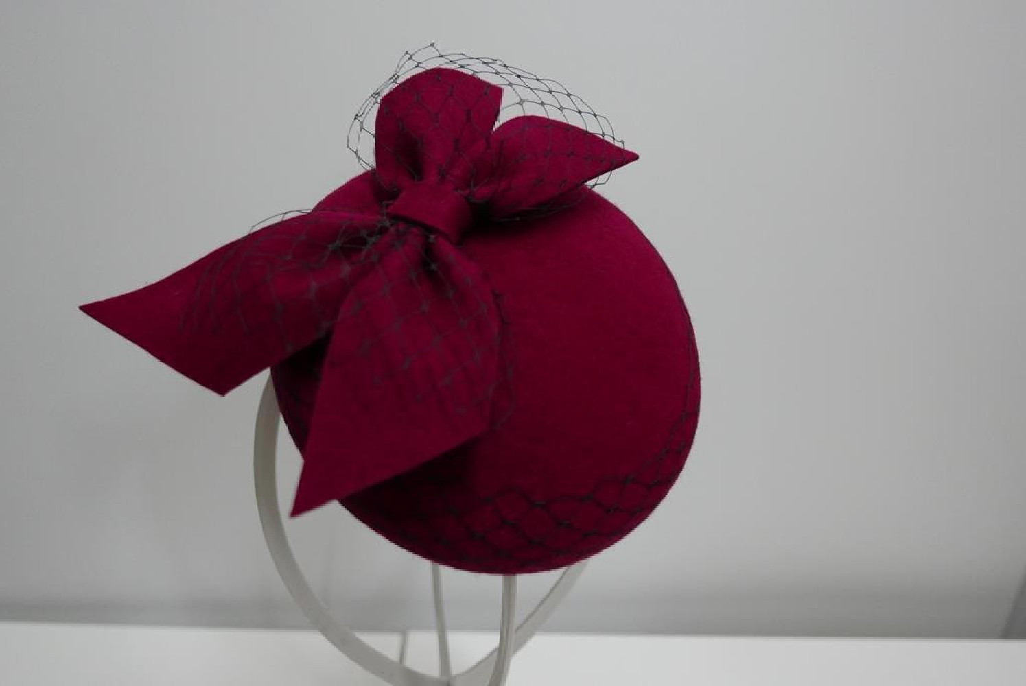 Ismena- mini toczek wiśniowy z czernią