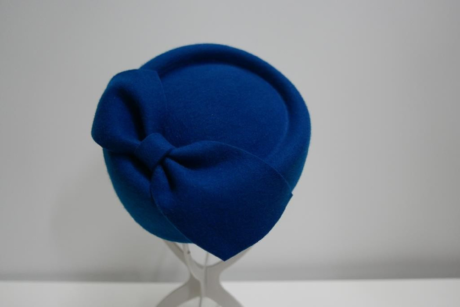 Tonya morski turkus toczek filcowy