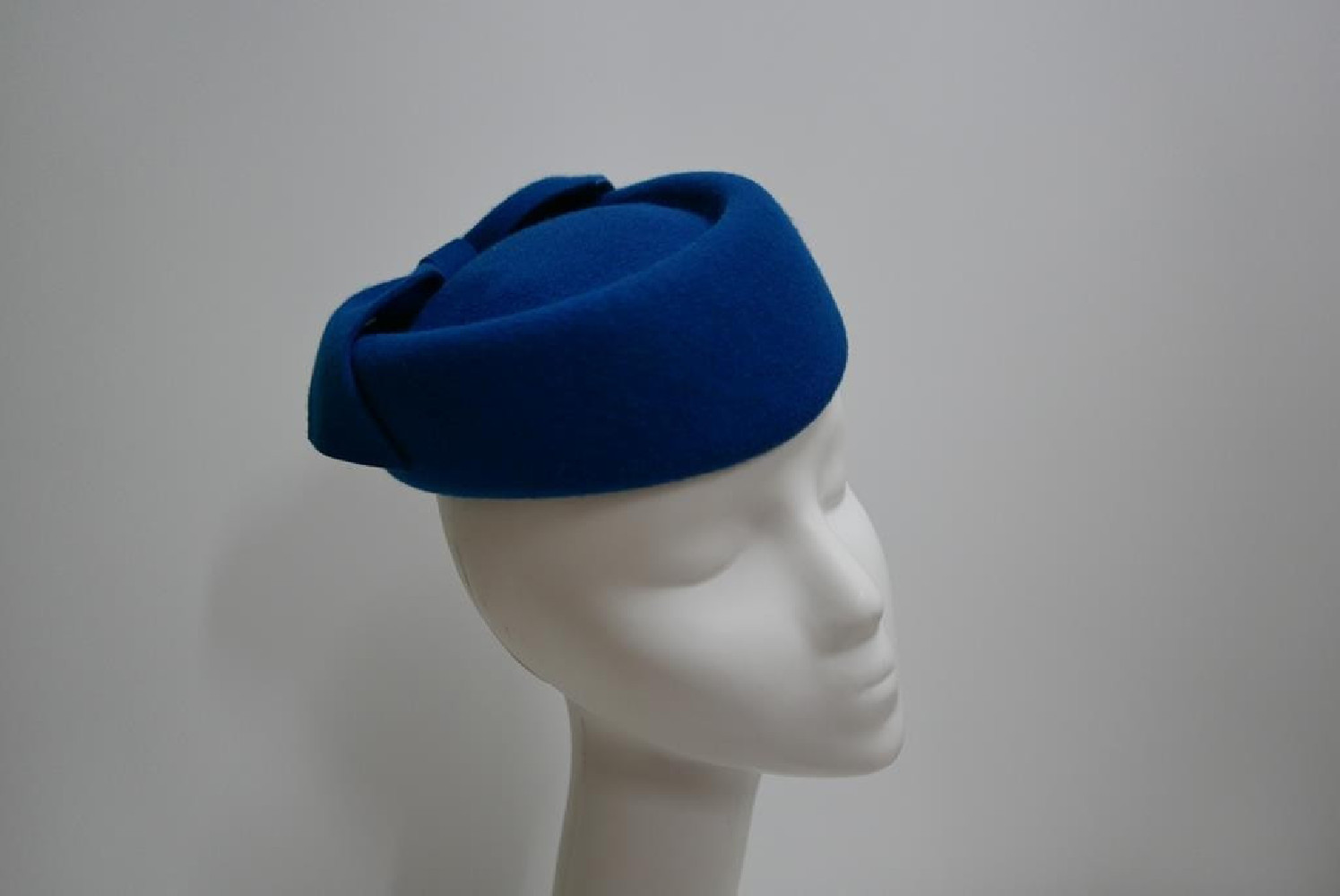 Tonya morski turkus toczek filcowy