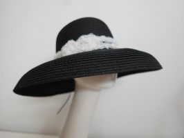 Czarny z bielą kapelusz słomkowy w stylu Audrey do 57  cm