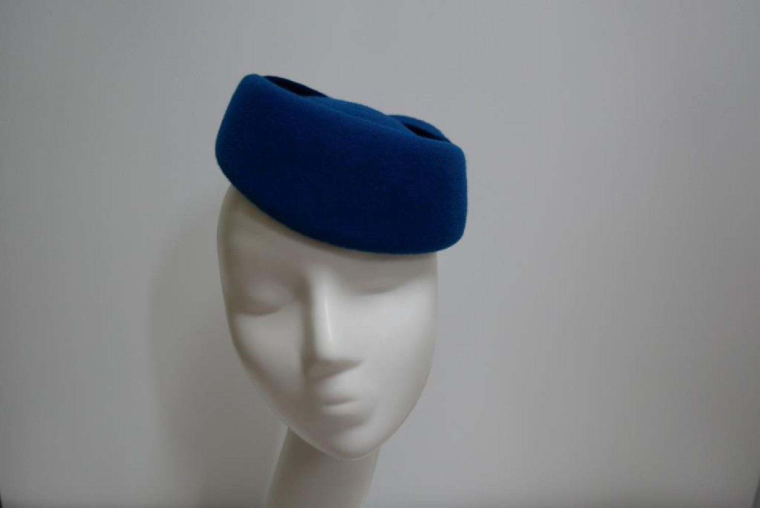 Tonya morski turkus toczek filcowy