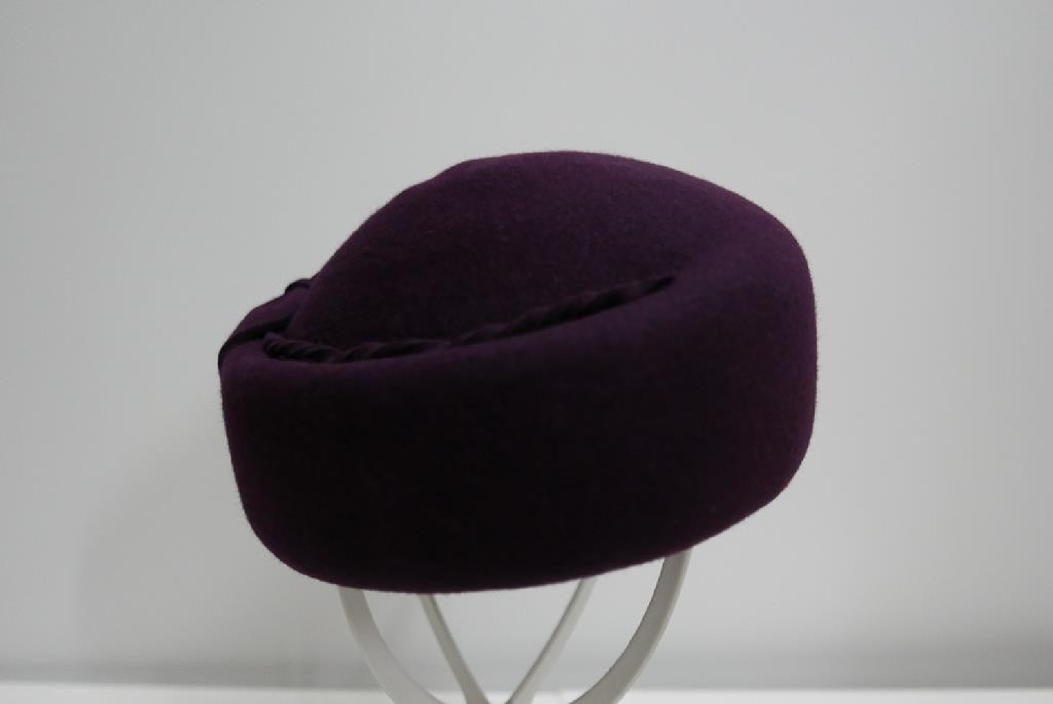 Masza burgund toczek filcowy 54-56 cm