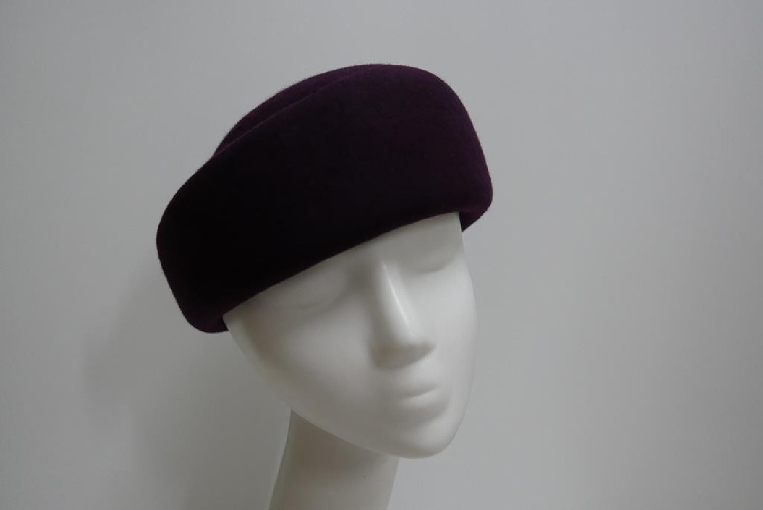 Masza burgund toczek filcowy 54-56 cm