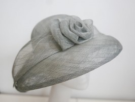 Szary kapelusz w stylu Audrey z sinamay 55-56 cm