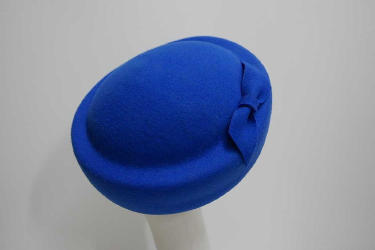 Izabela niebieski toczek filcowy 54-57 cm