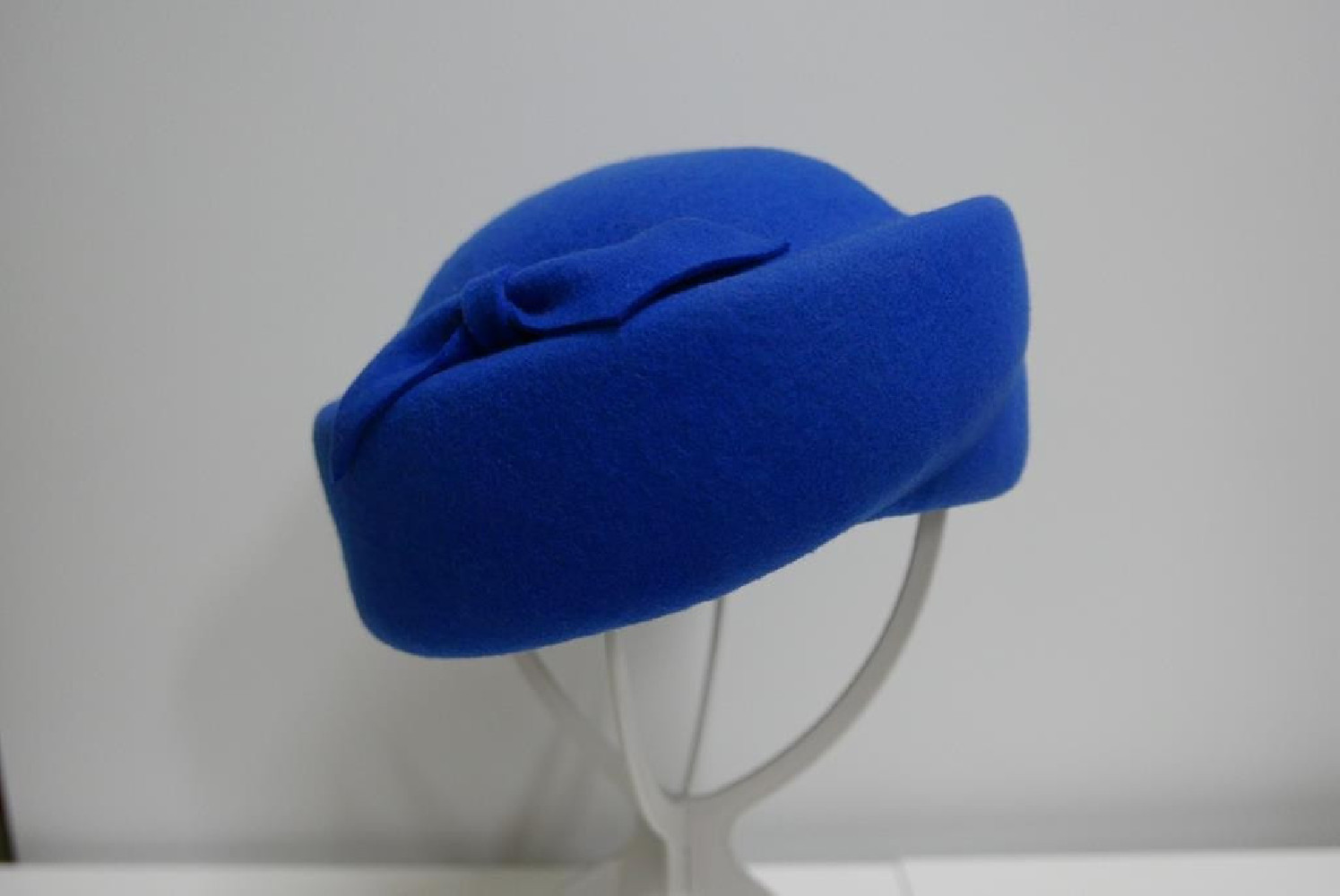 Izabela niebieski toczek filcowy 54-57 cm