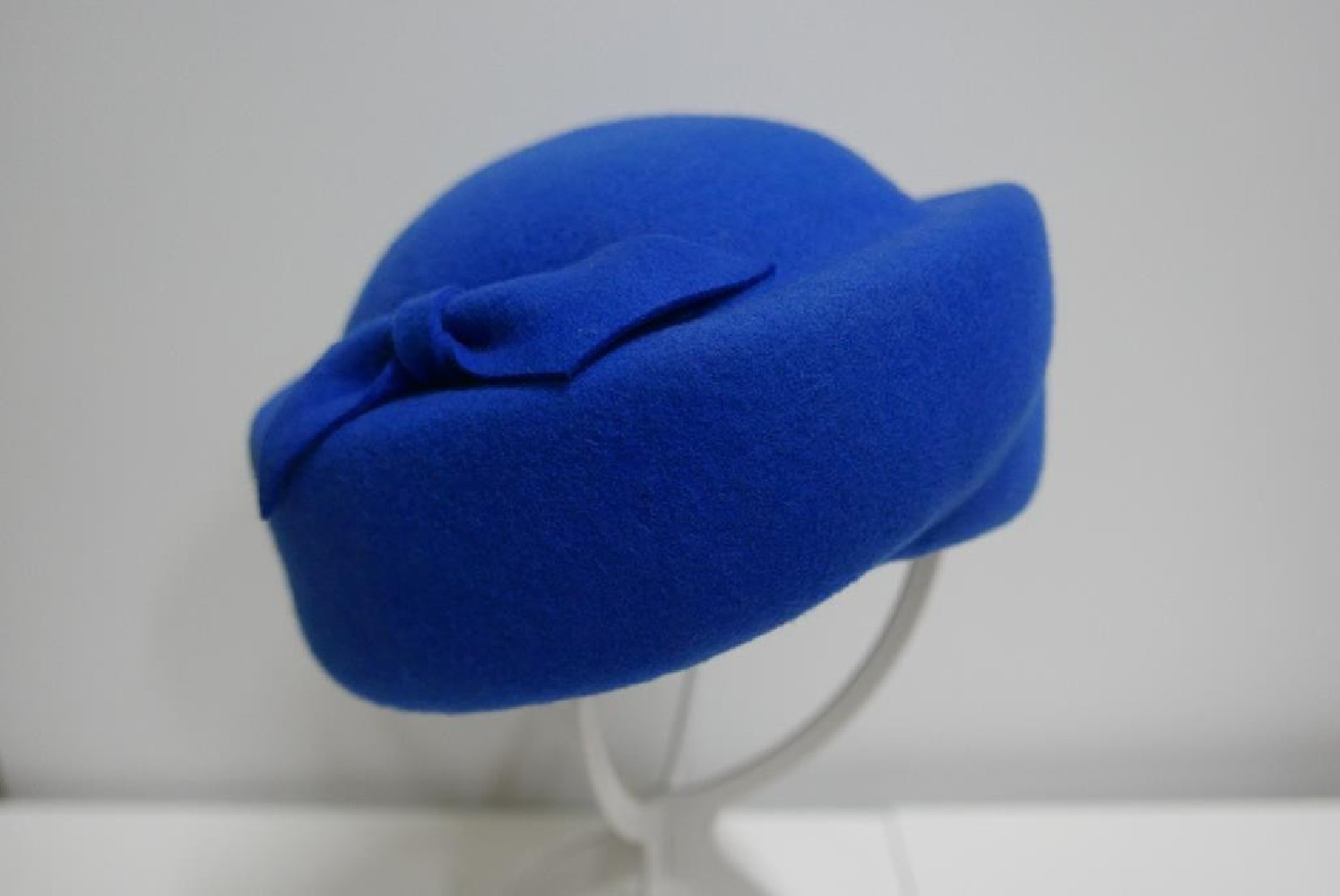 Izabela niebieski toczek filcowy 54-57 cm