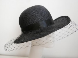 Czarny kapelusz z woalką parasizal  56-58 cm