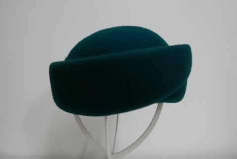 Izabela butelkowa zieleń toczek filcowy 53-57 cm