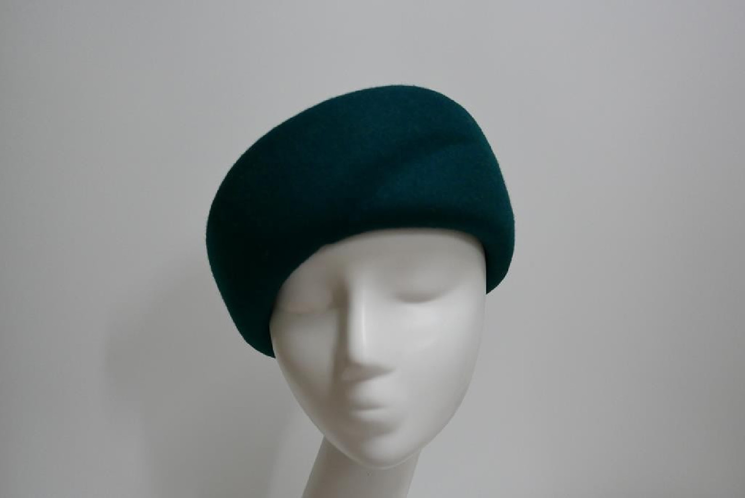 Izabela butelkowa zieleń toczek filcowy 53-57 cm