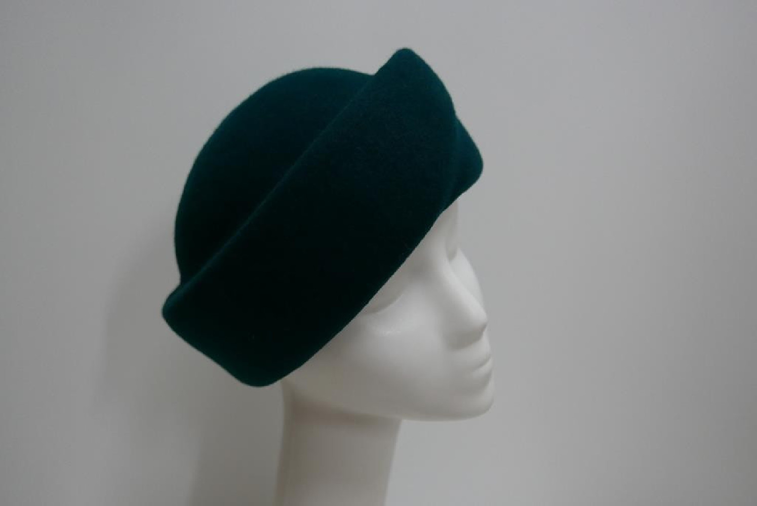 Izabela butelkowa zieleń toczek filcowy 53-57 cm