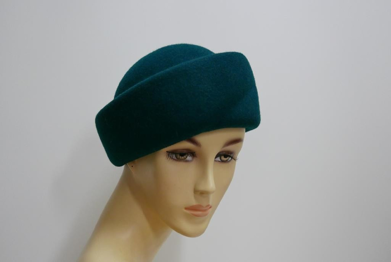 Izabela butelkowa zieleń toczek filcowy 53-57 cm