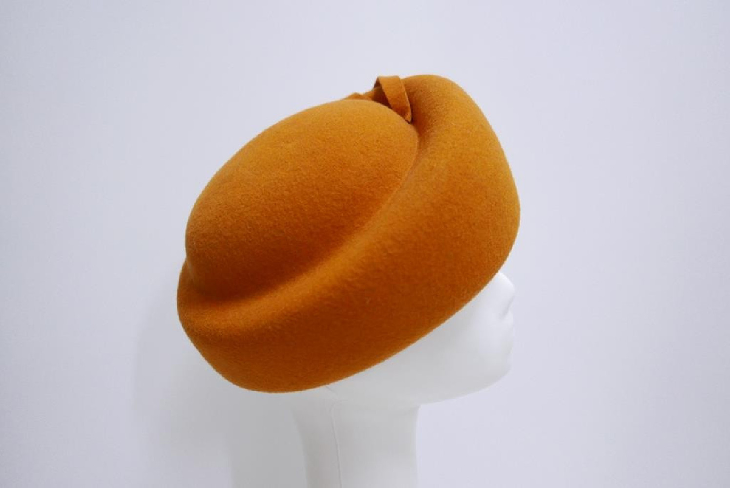 Klaudyna miodowy toczek filcowy 54-57 cm