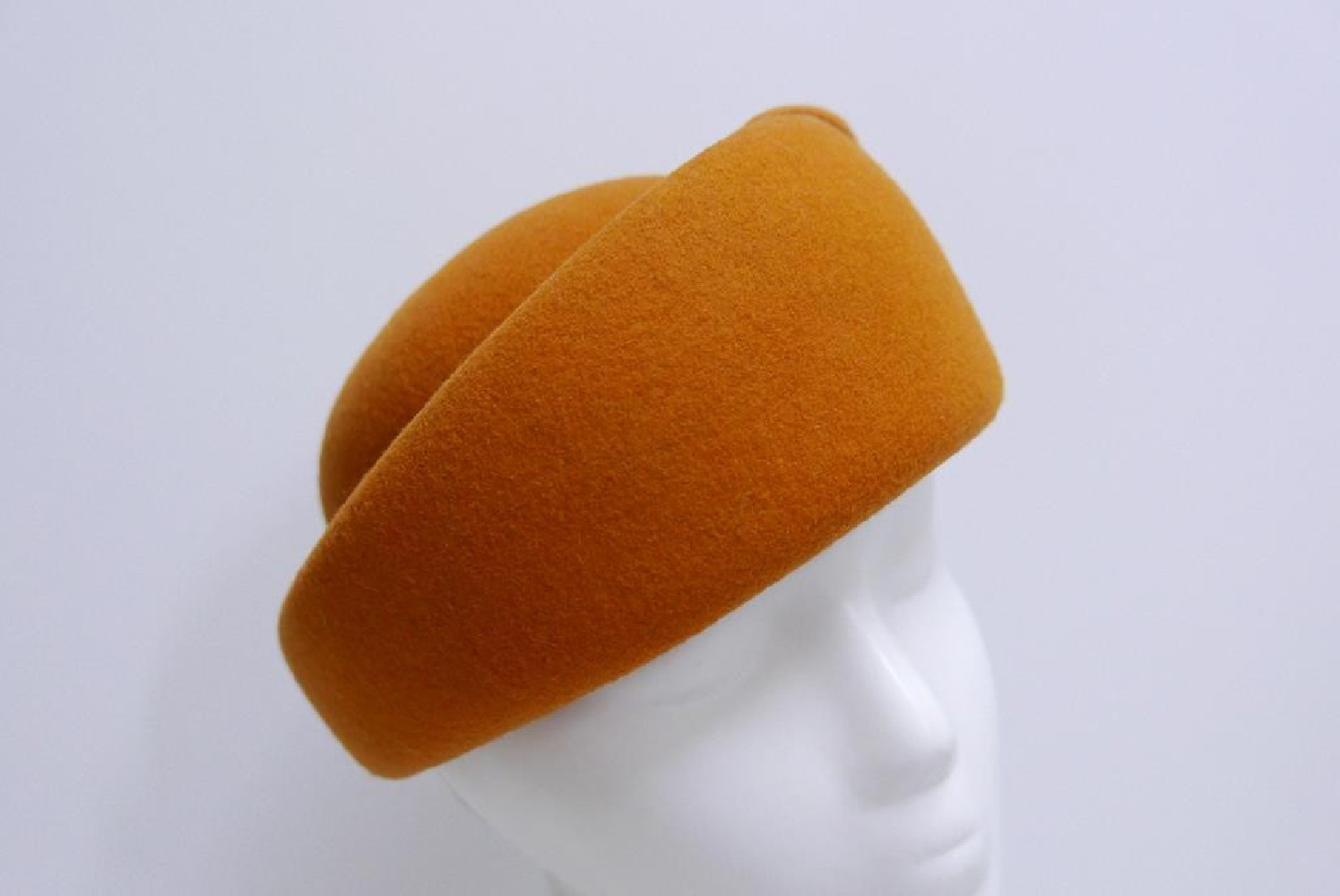 Klaudyna miodowy toczek filcowy 54-57 cm