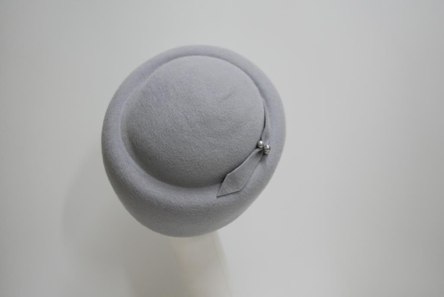 Noemi- szary toczek filcowy 54-57 cm