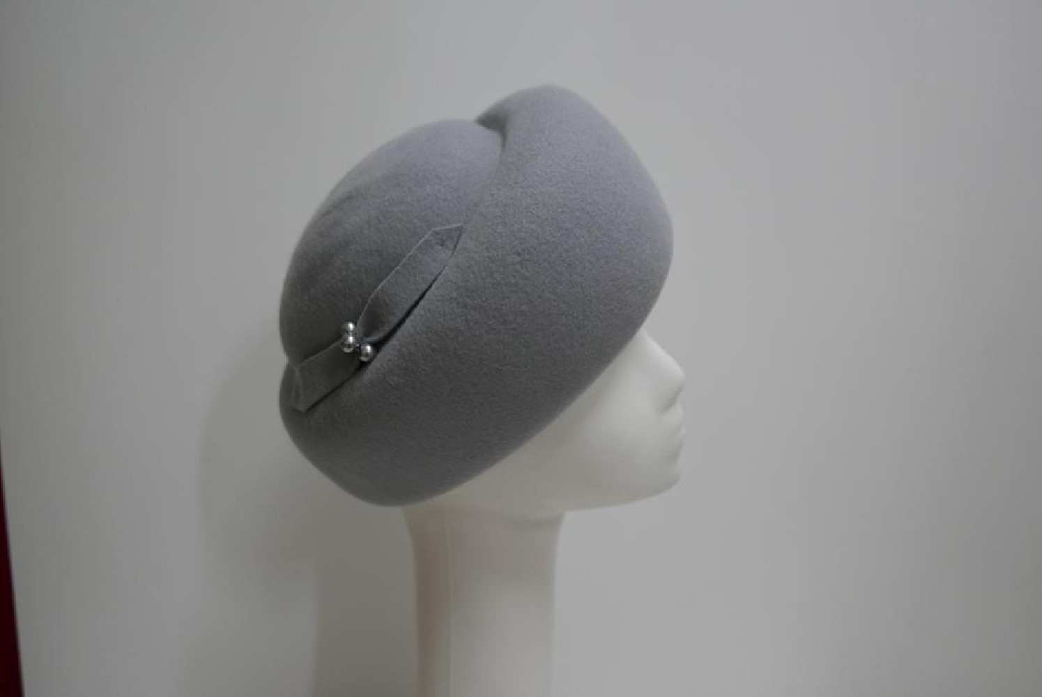 Noemi- szary toczek filcowy 54-57 cm