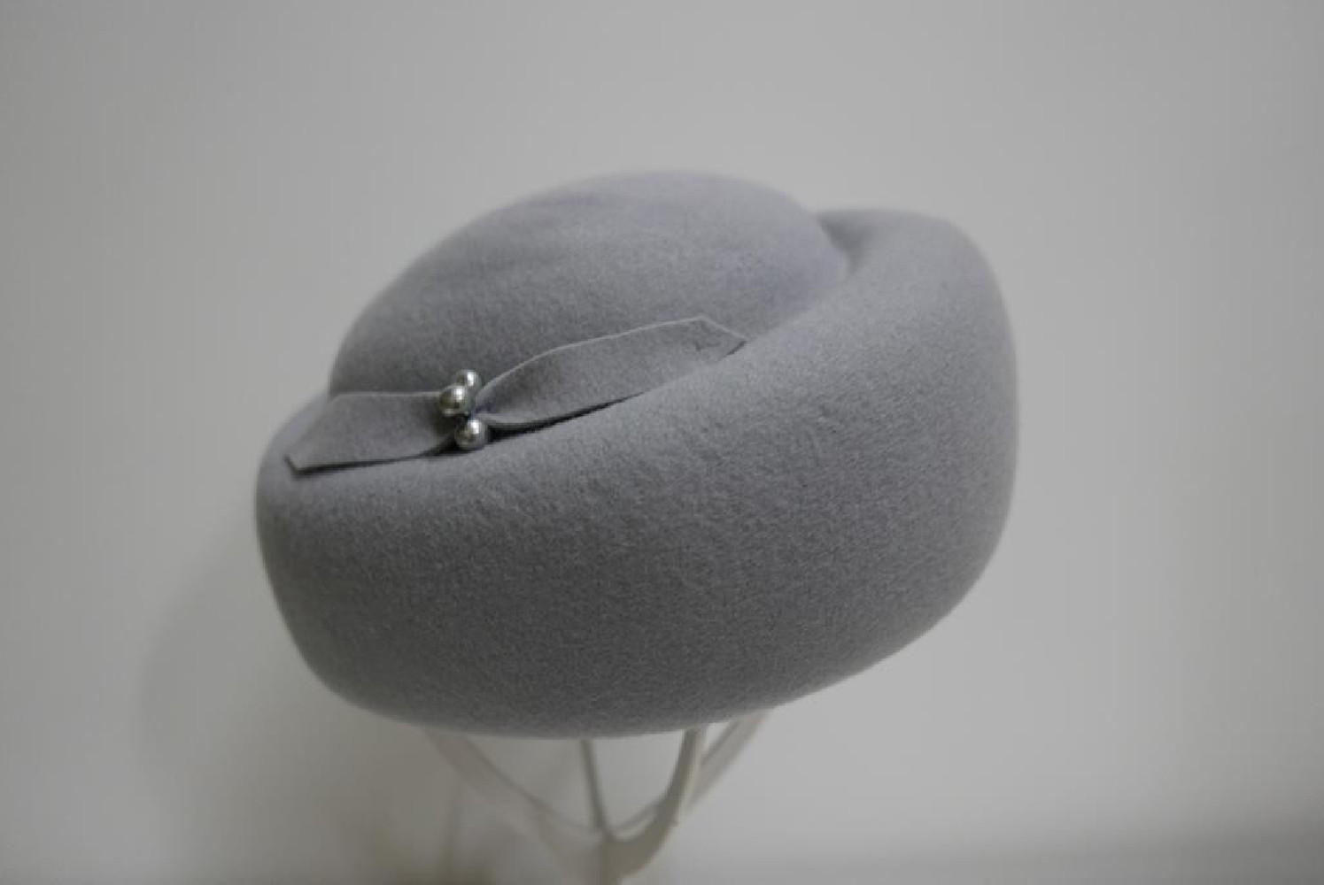 Noemi- szary toczek filcowy 54-57 cm