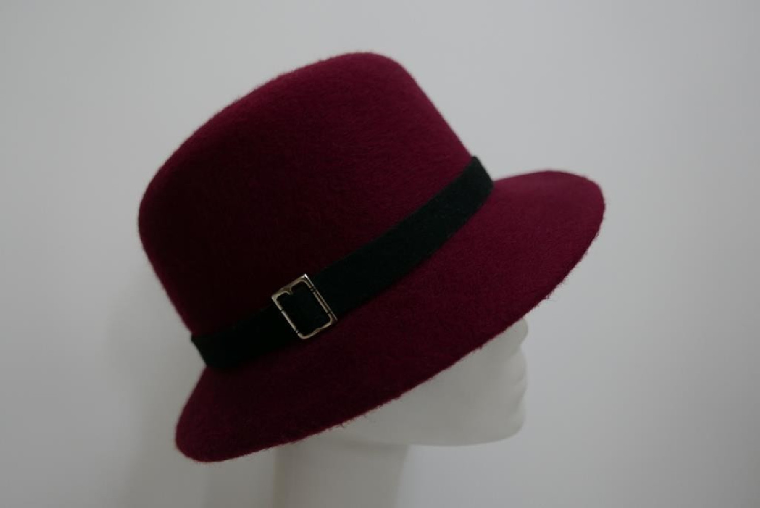 Bordowy kapelusz filcowy  53-56 cm