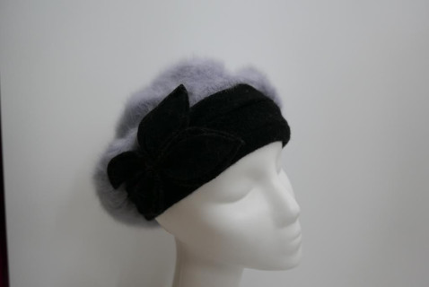 Szaro czarny beret na pasku angora wełna