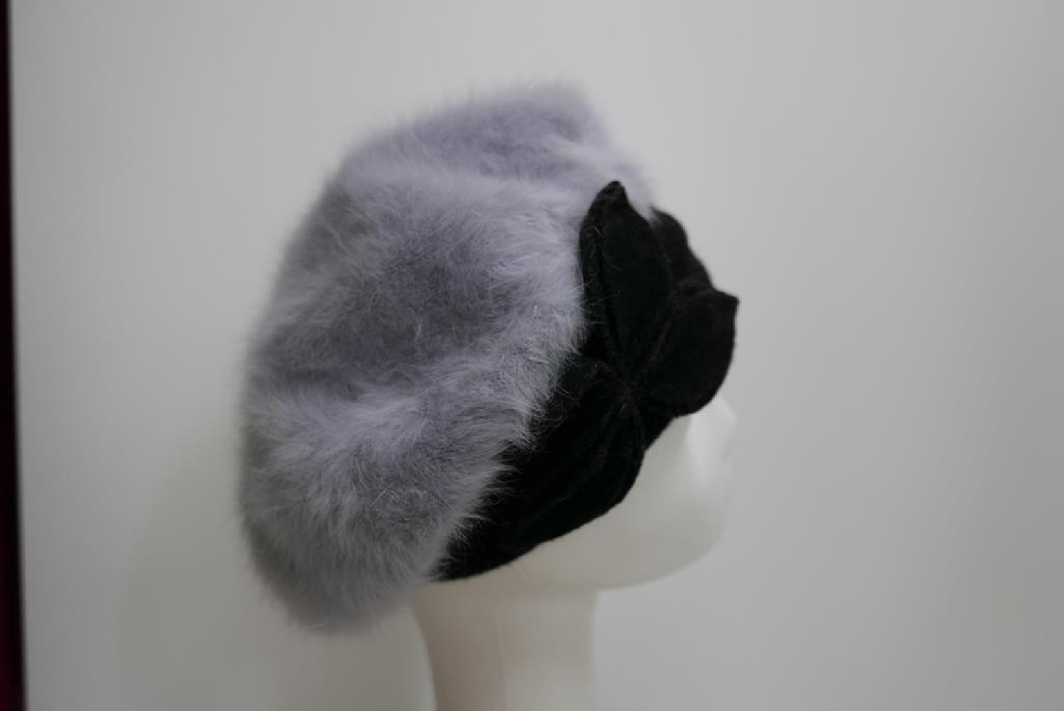 Szaro czarny beret na pasku angora wełna