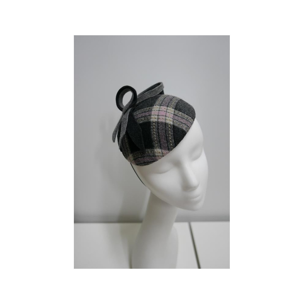 Szaro różowa krateczka mini toczek fascynator z tkaniny