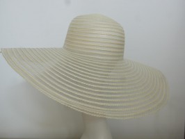 Kremowy kapelusz  letni z syntetycznej słomki 56-58 cm